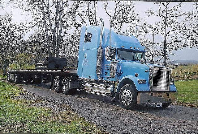 2007 FREIGHTLINER FLD12064T-CLASSIC Doe Run Missouri Photo #0093354A