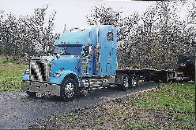 2007 FREIGHTLINER FLD12064T-CLASSIC Doe Run Missouri Photo #0093354A