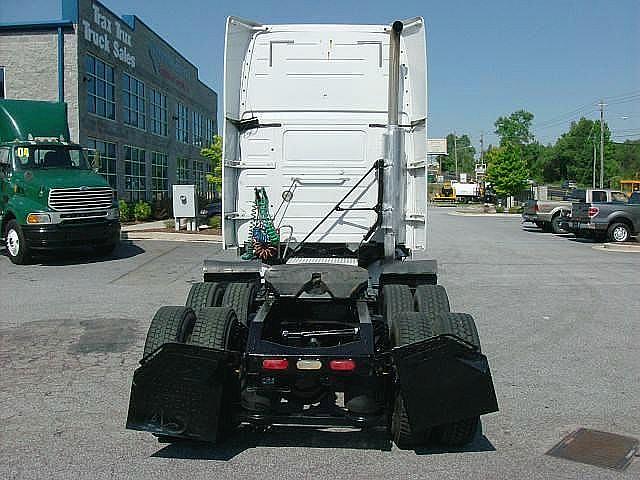 2004 VOLVO VNL64T670 Lake City Georgia Photo #0093388A