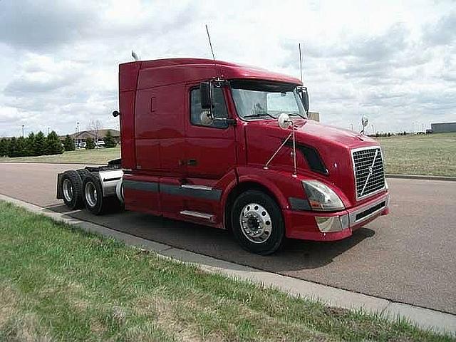 2004 VOLVO VNL64T630 Sioux Falls South Dakota Photo #0093488A