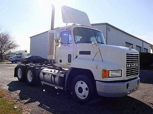 2003 MACK CH613 Hilliard Ohio Photo #0093678A