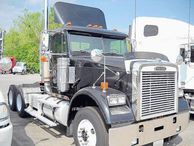 2004 FREIGHTLINER FLD12064T Weyers Cave Virginia Photo #0093858A