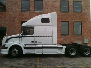 2005 VOLVO VNL64T670 Darien Illinois Photo #0093869A