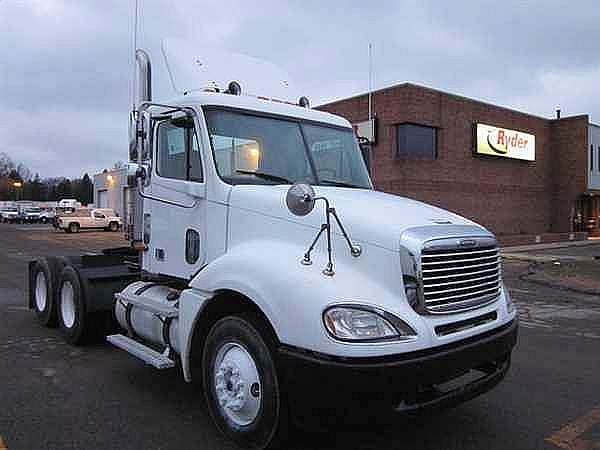 2004 FREIGHTLINER CL12064ST-COLUMBIA 120 Taylor Michigan Photo #0094439A