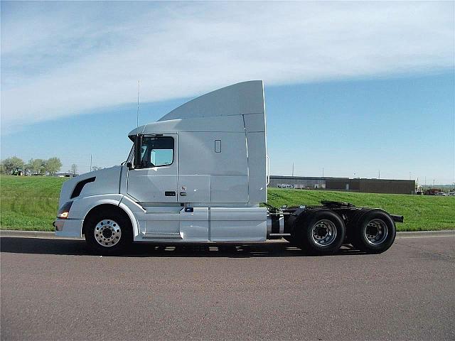 2011 VOLVO VNL64T630 Sioux Falls South Dakota Photo #0094631A