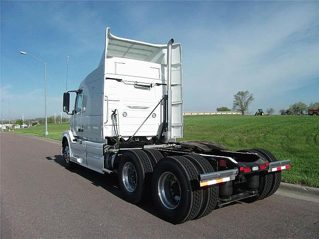 2011 VOLVO VNL64T630 Sioux Falls South Dakota Photo #0094631A