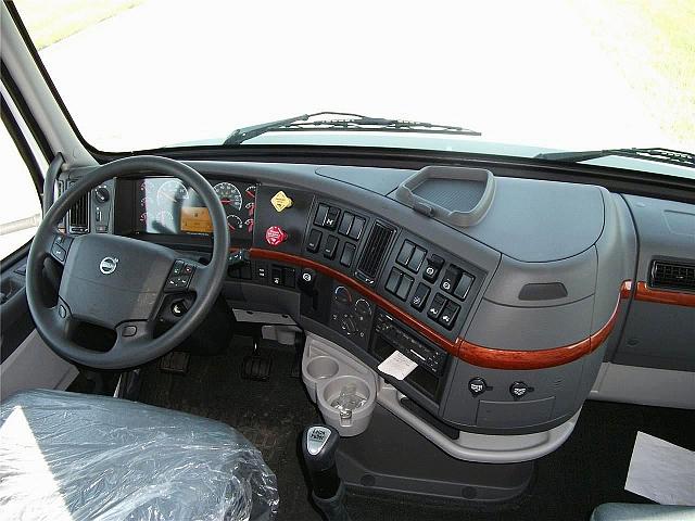 2011 VOLVO VNL64T630 Sioux Falls South Dakota Photo #0094631A