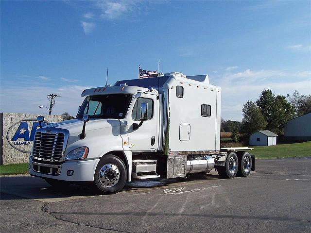 2011 FREIGHTLINER CA12564ST - CASCADIA Columbus Ohio Photo #0095437A