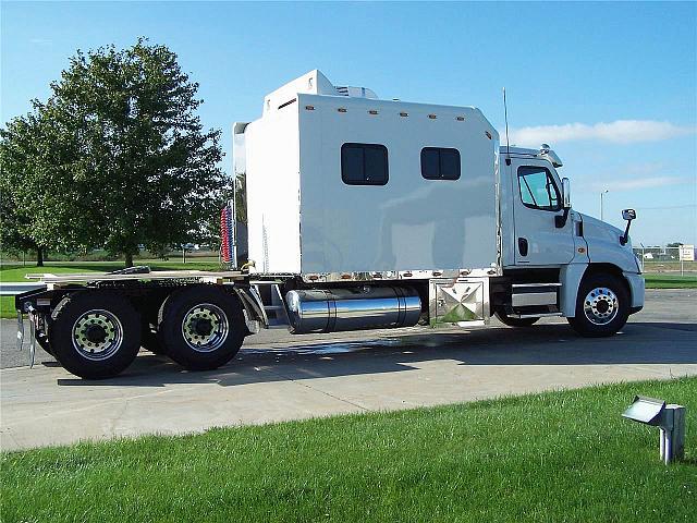 2011 FREIGHTLINER CA12564ST - CASCADIA Columbus Ohio Photo #0095437A