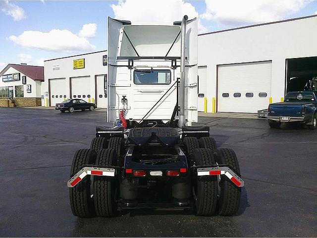 2011 VOLVO VNL64T300 Flint Michigan Photo #0095509A