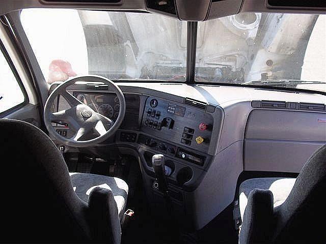 2006 FREIGHTLINER CL12064ST-COLUMBIA 120 Fontana California Photo #0095653A