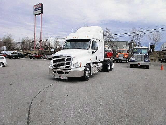 2011 FREIGHTLINER CA12564SLP - CASCADIA Scranton Pennsylvania Photo #0095744A