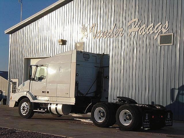 2001 VOLVO VNL64T610 Sioux Falls South Dakota Photo #0095802A