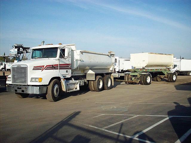 2000 FREIGHTLINER FLD11264S Stockton California Photo #0096353A