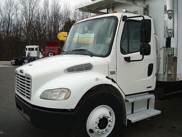 2005 FREIGHTLINER BUSINESS CLASS M2 106 Sebewaing Michigan Photo #0097668A