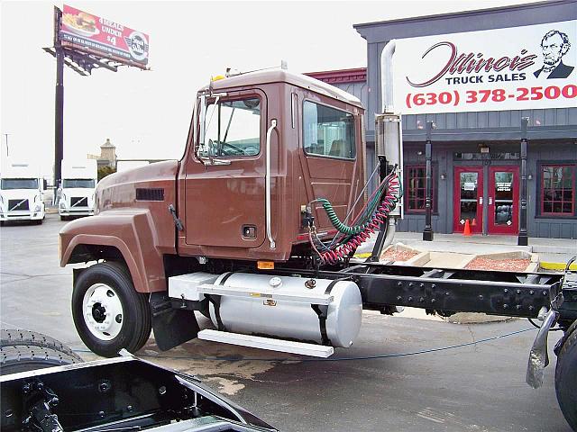 2002 MACK CHN613 Bolingbrook Illinois Photo #0097672A