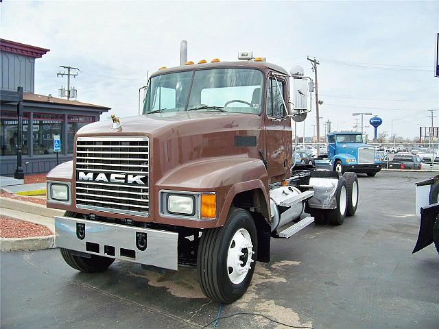 2002 MACK CHN613 Bolingbrook Illinois Photo #0097672A