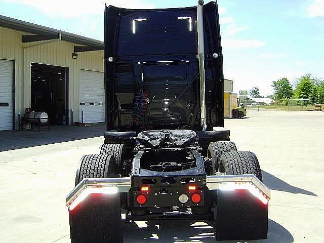 2009 VOLVO VNL64T780 Tyler Texas Photo #0098292A