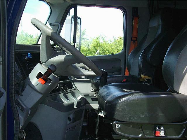 2007 FREIGHTLINER CL11242ST - COLUMBIA 112 Madera California Photo #0099013A