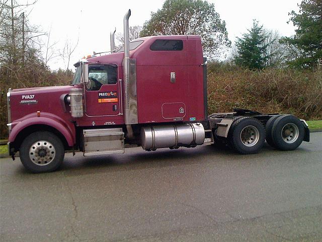 2004 KENWORTH W900B surrey Photo #0099118A