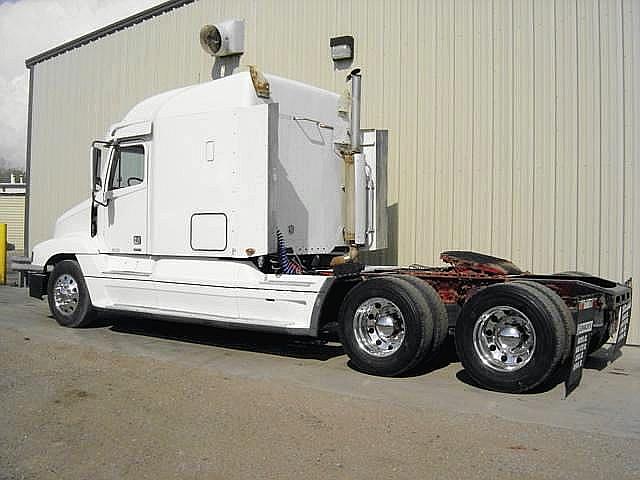 2004 FREIGHTLINER CL12042ST-COLUMBIA 120 Wichita Kansas Photo #0099304A