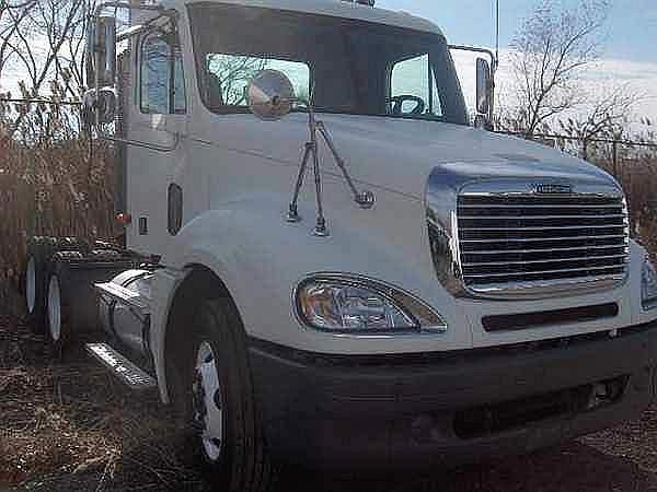 2004 FREIGHTLINER CL12064ST-COLUMBIA 120 Bensalem Pennsylvania Photo #0099478A