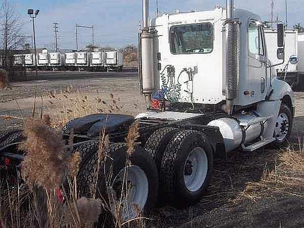 2004 FREIGHTLINER CL12064ST-COLUMBIA 120 Bensalem Pennsylvania Photo #0099478A