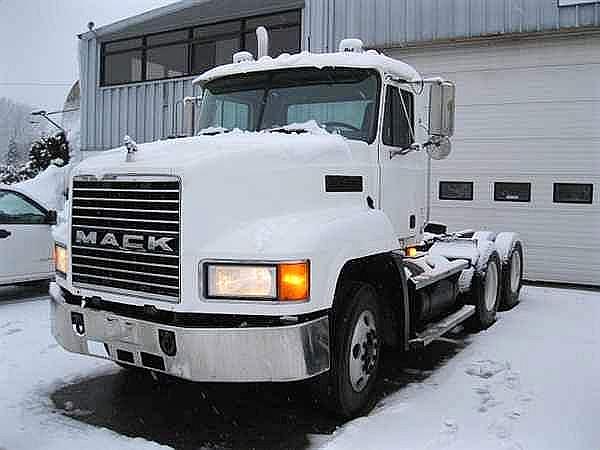 2001 MACK CH613 Salisbury Massachusetts Photo #0099510A