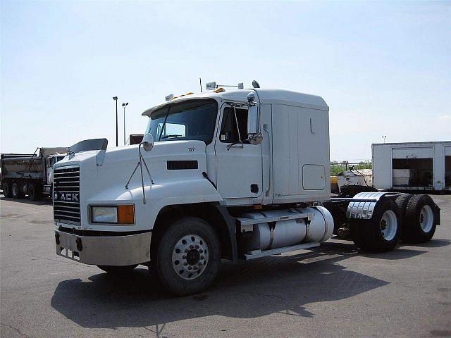 2002 MACK CH613 Chatham Photo #0099651A