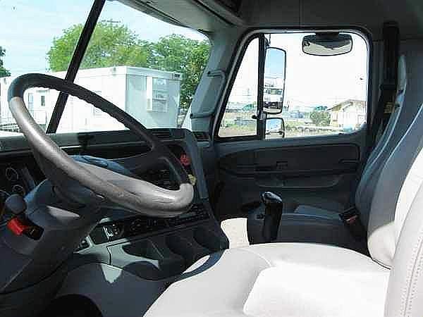 2004 FREIGHTLINER CL12064ST-COLUMBIA 120 West Sacramento California Photo #0099692A