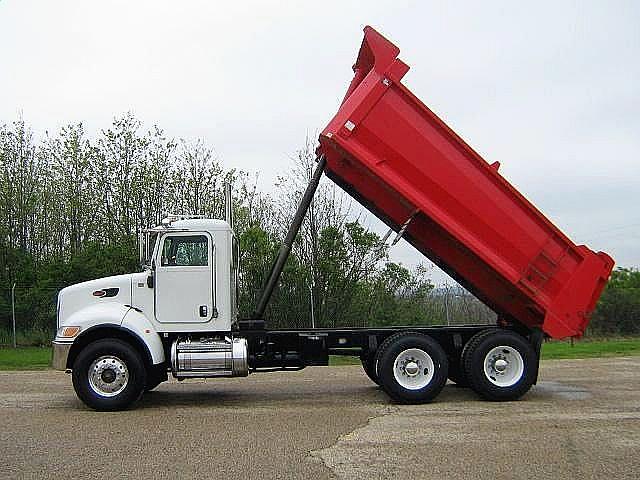 2006 PETERBILT 335 Waukesha Wisconsin Photo #0100040A