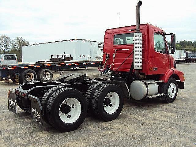 2006 VOLVO VNM64T200 Seabrook New Hampshire Photo #0100274A