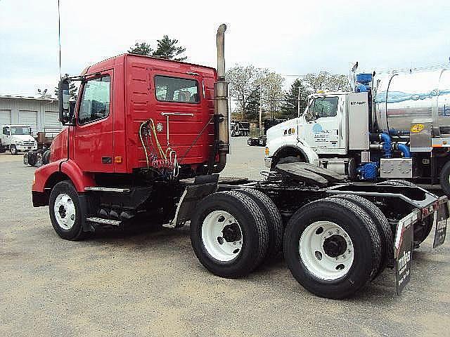 2006 VOLVO VNM64T200 Seabrook New Hampshire Photo #0100274A