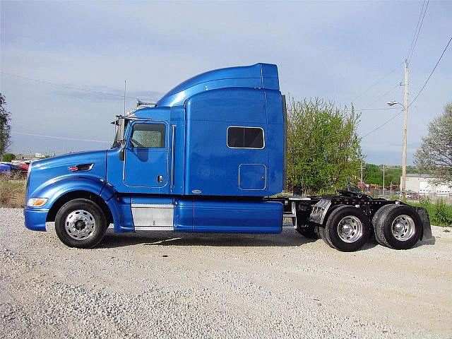 2009 PETERBILT 386 Omaha Nebraska Photo #0100498A