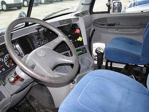 2005 FREIGHTLINER CL12064ST-COLUMBIA 120 Commerce City Colorado Photo #0100824A