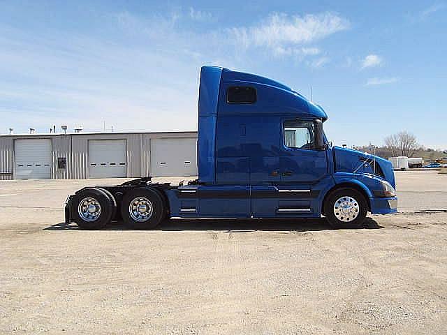 2005 VOLVO VNL64T670 Sioux City Iowa Photo #0101022A