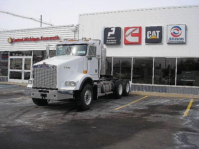 2011 KENWORTH T800 Lansing Michigan Photo #0101172A