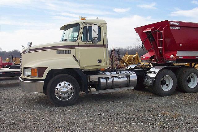 1997 MACK CH613 Rockford Illinois Photo #0101305A