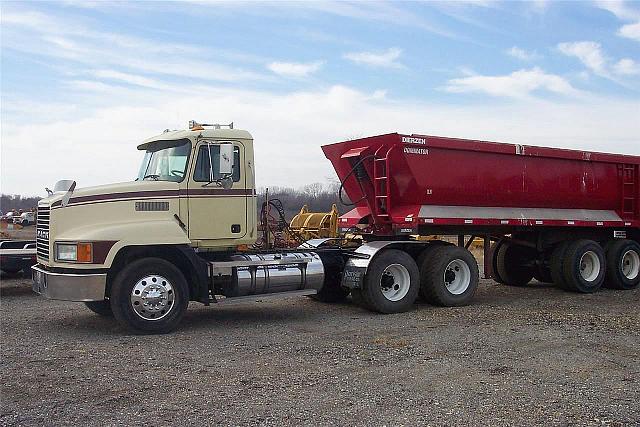 1997 MACK CH613 Rockford Illinois Photo #0101305A