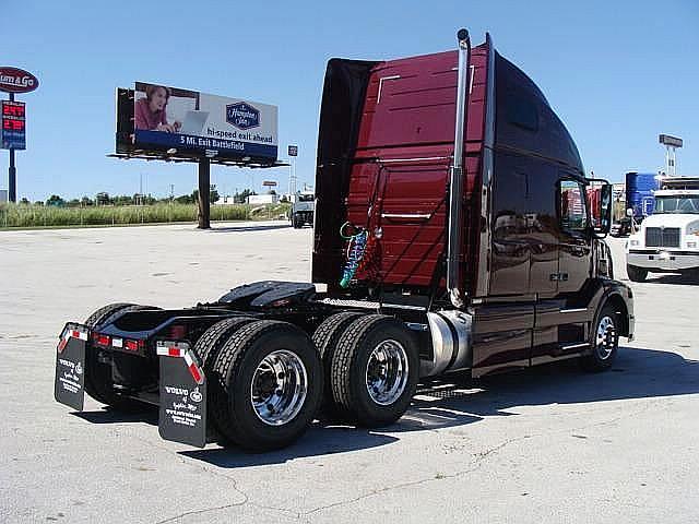 2011 VOLVO VNL64T670 Joplin Missouri Photo #0101341A