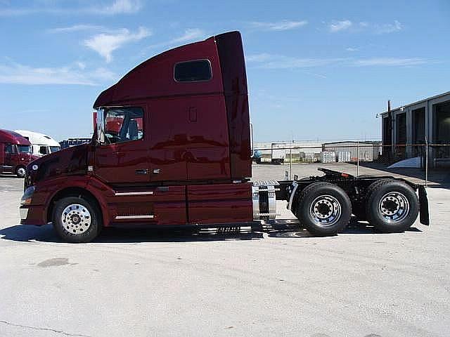 2011 VOLVO VNL64T670 Joplin Missouri Photo #0101341A