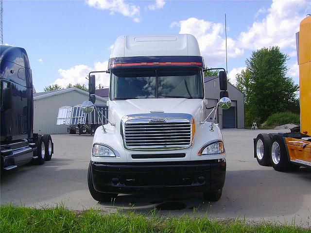 2004 FREIGHTLINER CL12064ST-COLUMBIA 120 Montrose Illinois Photo #0101404A