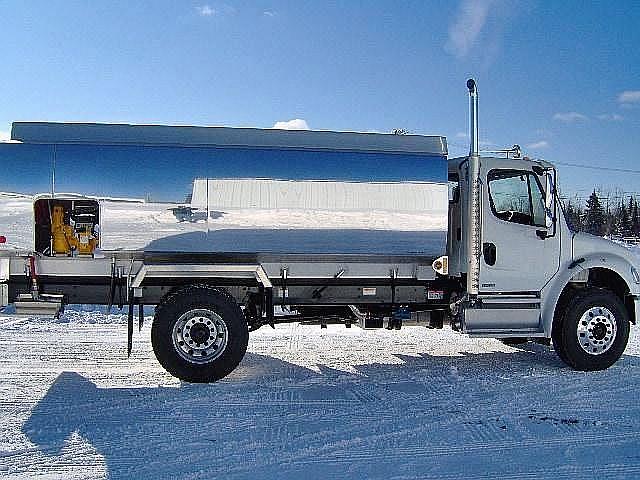 2011 FREIGHTLINER BUSINESS CLASS M2 106 Bangor Maine Photo #0101426A