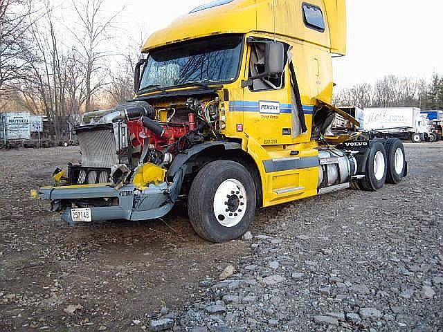 2004 VOLVO VNL64T670 Thorndale Pennsylvania Photo #0101982A