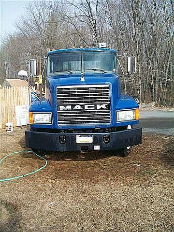 2001 MACK CH612 Orwigsburg Pennsylvania Photo #0102184A