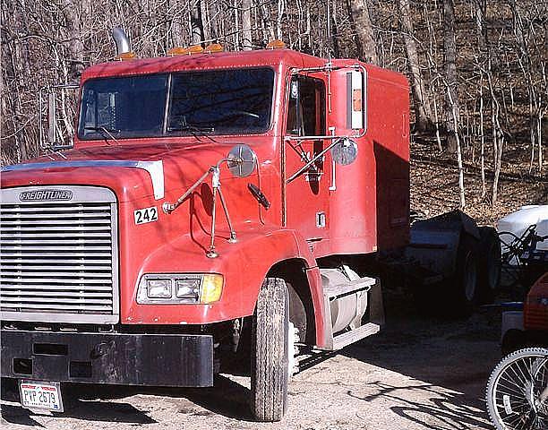 1995 FREIGHTLINER FLD11262 Oregonia Ohio Photo #0102211A