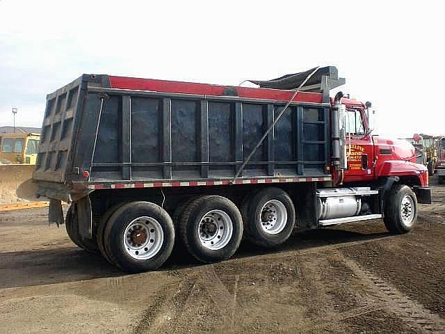 2001 MACK CL713 Brookhaven New York Photo #0102325A