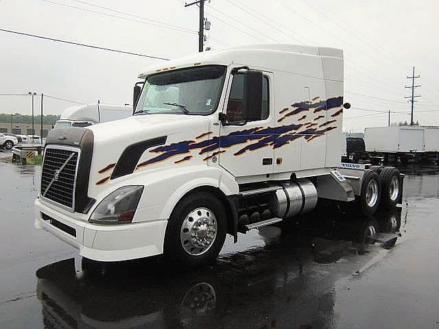 2007 VOLVO VNL64T630 Fort Wayne Indiana Photo #0102701A