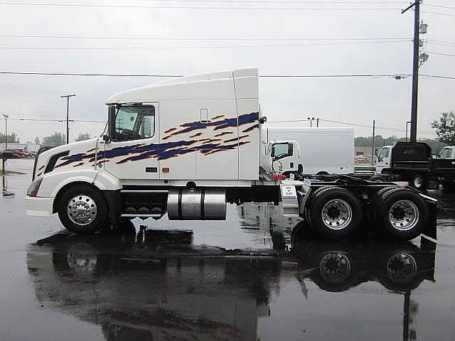 2007 VOLVO VNL64T630 Fort Wayne Indiana Photo #0102701A