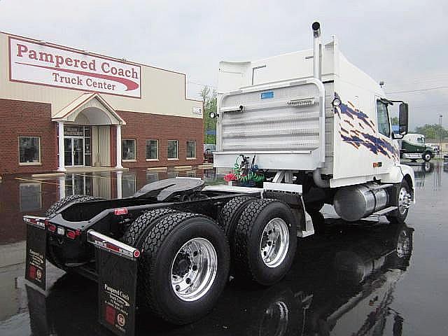 2007 VOLVO VNL64T630 Fort Wayne Indiana Photo #0102701A